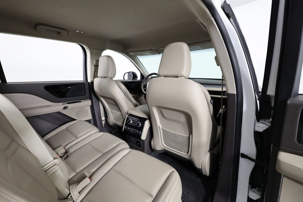 Used 2021 Lincoln Aviator AWD w/ Class IV Trailer Tow Package image 21