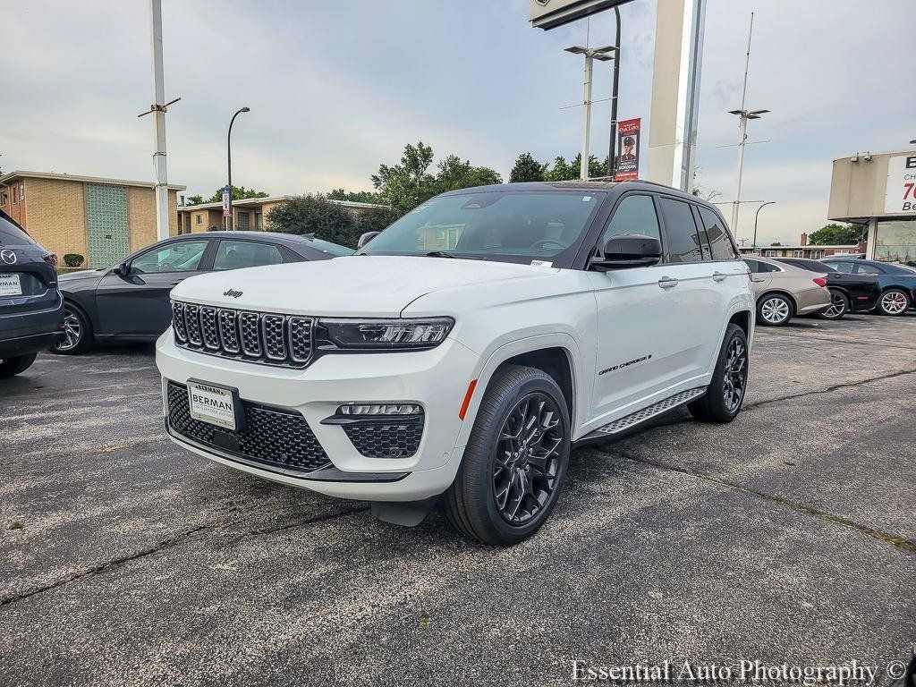 Used 2025 Jeep Grand Cherokee Summit AWD/4WD image 9