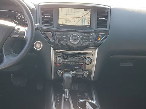 Used 2020 Nissan Pathfinder SL FWD image 16