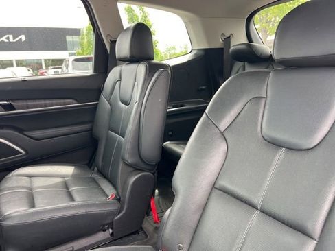 Used 2024 Kia Telluride EX w/ EX Captain's Chair Package AWD/4WD image 34
