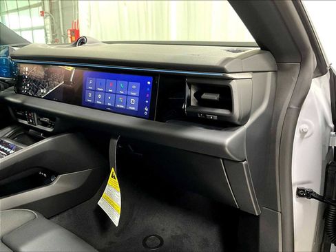 New 2026 Porsche Macan Electric RWD image 27