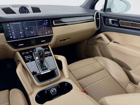 Certified 2023 Porsche Cayenne Platinum Edition image 27