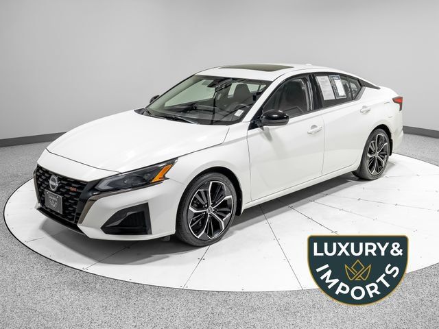 Used 2023 Nissan Altima 2.5 SR w/ SR Premium Package FWD image 1