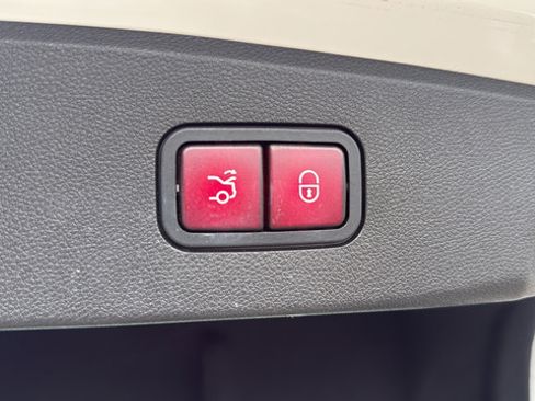 Used 2014 Mercedes-Benz E 350 Sedan image 10