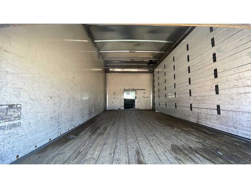 Used 2017 Chevrolet Express 4500 RWD image 13