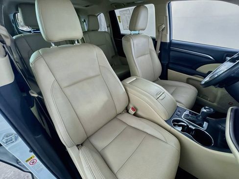 Used 2016 Toyota Highlander Limited FWD image 31