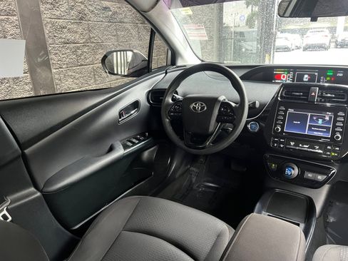 Used 2021 Toyota Prius LE w/ Carpet Mat Package (TMS) image 16