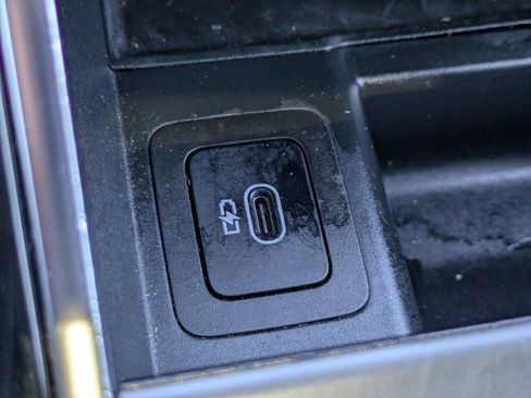 Used 2025 Land Rover Range Rover Velar Dynamic SE image 18