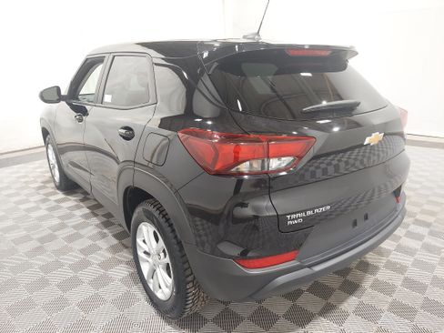 Used 2024 Chevrolet TrailBlazer LS w/ LS Convenience Package AWD/4WD image 2