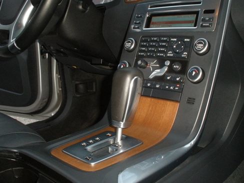 Used 2010 Volvo S80 3.2 image 26