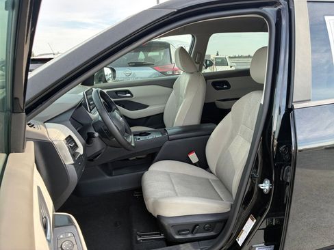 Used 2025 Nissan Rogue SV image 29