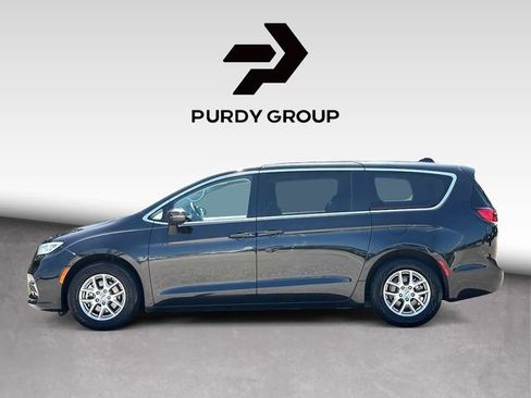 Used 2023 Chrysler Pacifica Touring-L FWD image 5