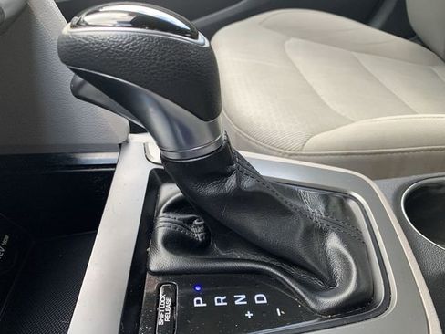 Used 2017 Hyundai Elantra SE FWD image 24