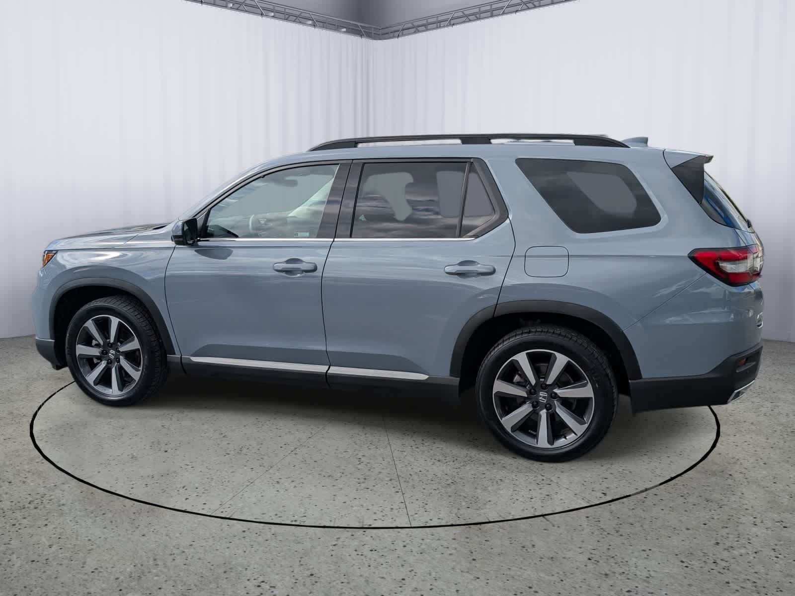 Used 2024 Honda Pilot Touring image 6