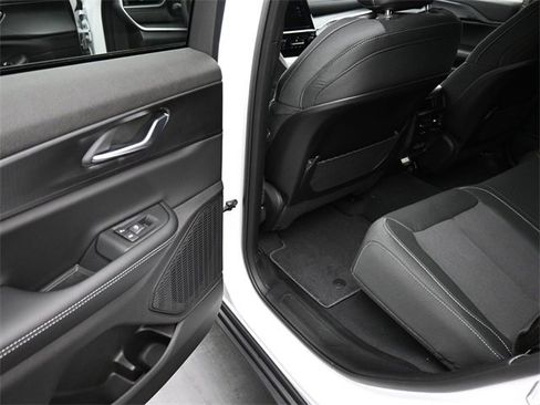 New 2025 Jeep Grand Cherokee Laredo image 18