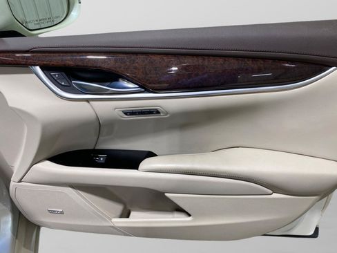 Used 2014 Cadillac XTS Luxury FWD image 25