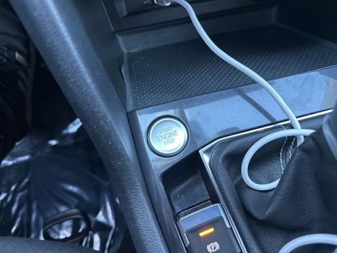 Used 2022 Volkswagen Tiguan S image 13