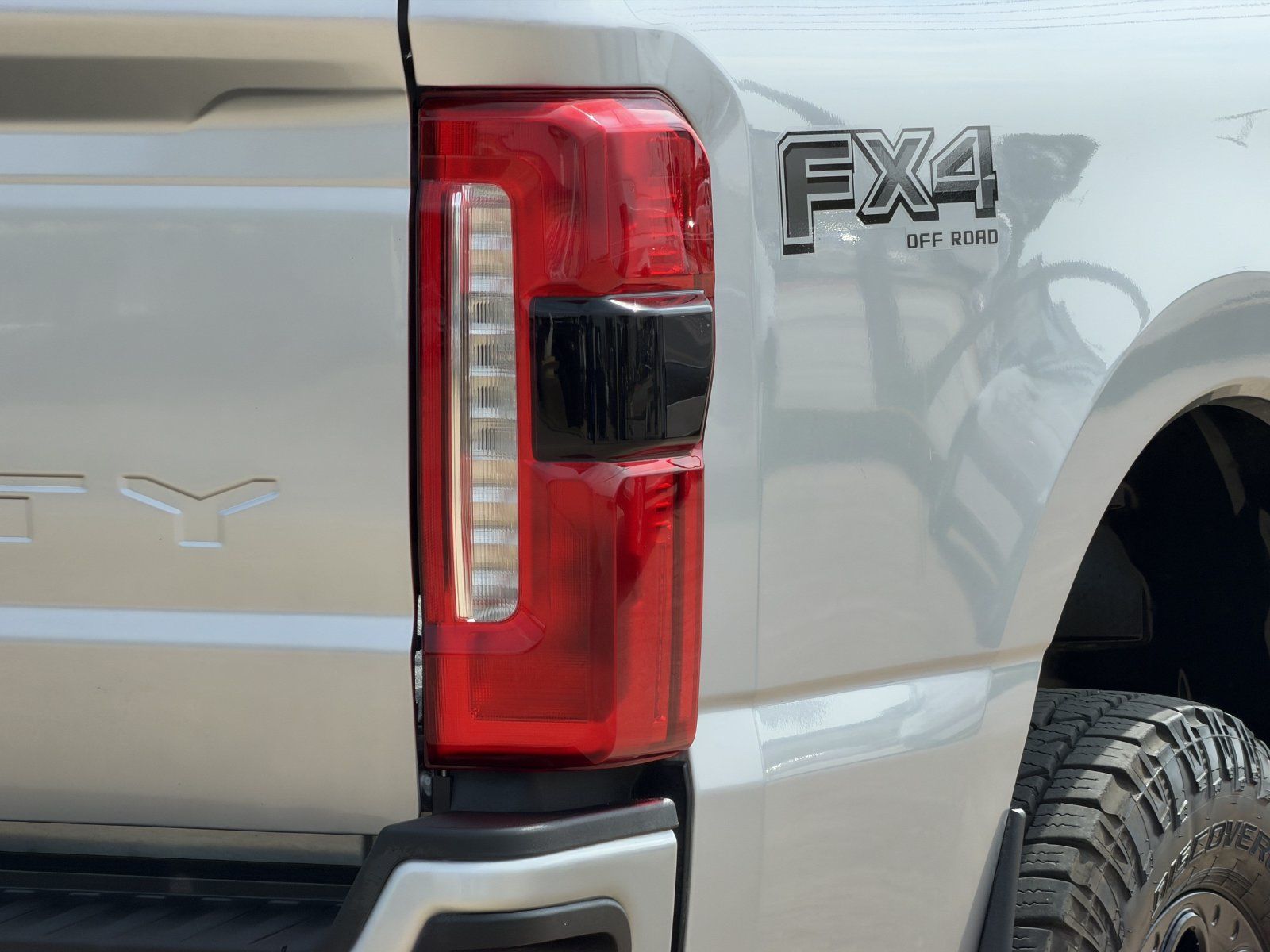 Used 2023 Ford F250 Lariat w/ Black Appearance Package AWD/4WD image 13