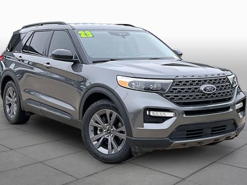 Used 2023 Ford Explorer XLT w/ Equipment Group 202A RWD image 3