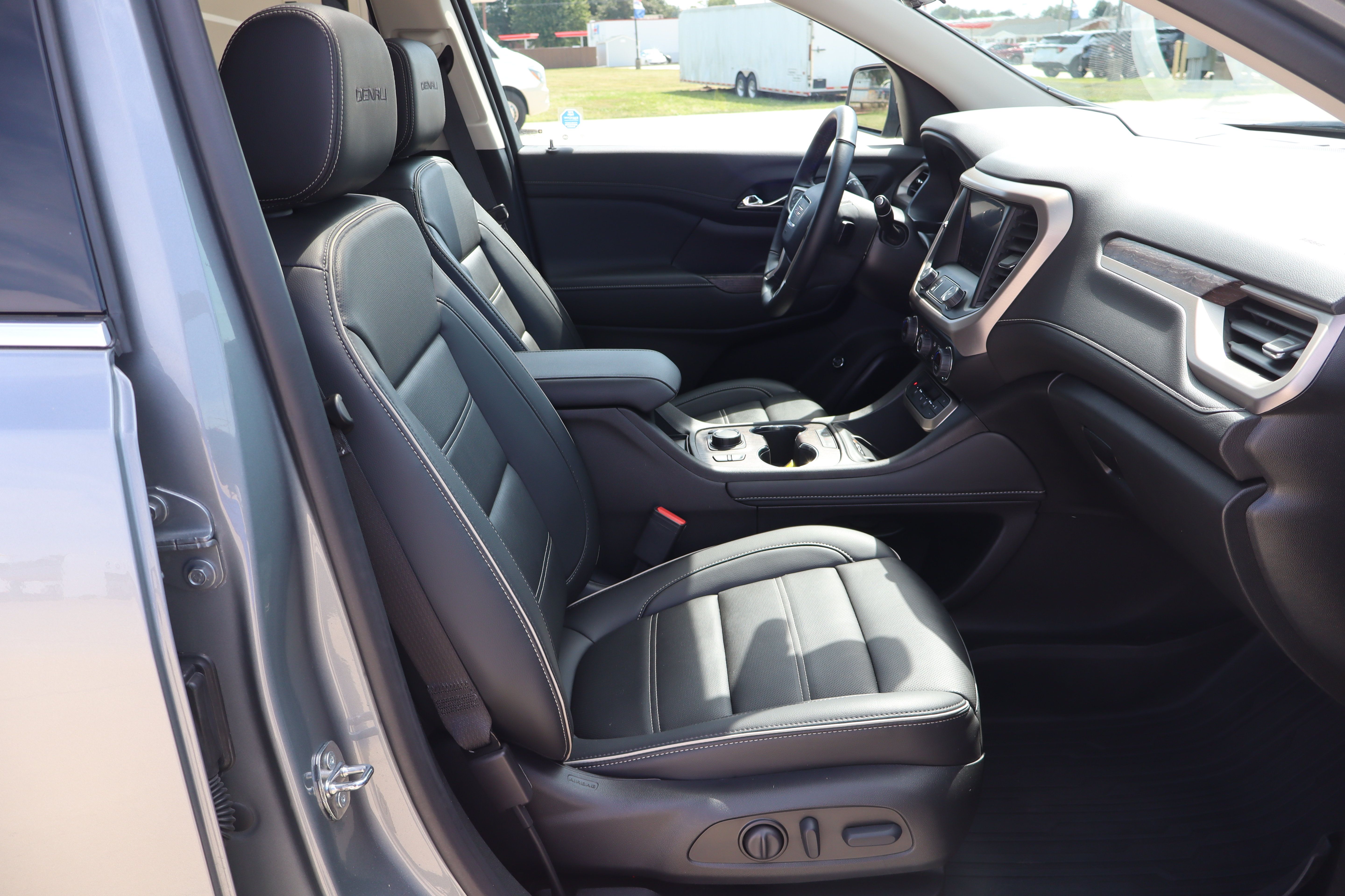 Used 2023 GMC Acadia Denali w/ Denali Ultimate Package AWD/4WD image 14