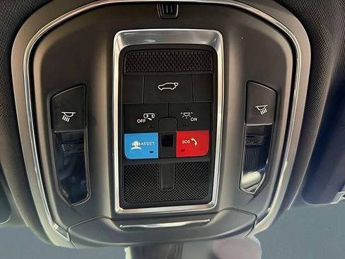 Used 2025 Jeep Grand Cherokee Altitude AWD/4WD image 23
