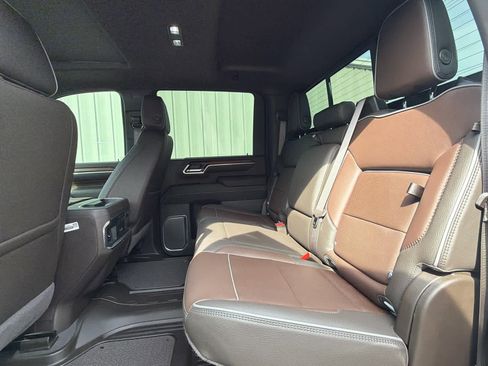 Used 2025 GMC Sierra 3500 Denali w/ Denali Reserve Package AWD/4WD image 27