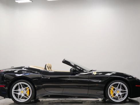 Used 2015 Ferrari California T RWD image 55