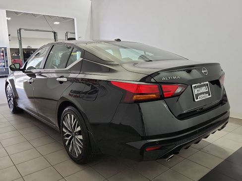 Used 2024 Nissan Altima 2.5 SV w/ SV Premium Package FWD image 5