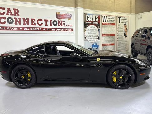 Used 2010 Ferrari California image 9