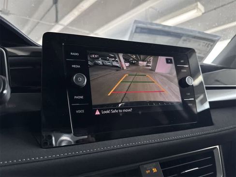 New 2025 Volkswagen Taos SE image 19