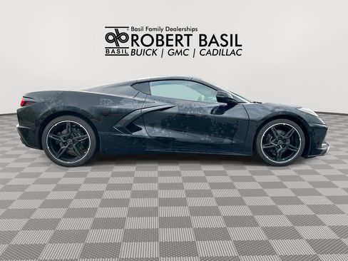 Used 2024 Chevrolet Corvette Stingray Coupe w/ Body-Color Dual Roof Package RWD image 9