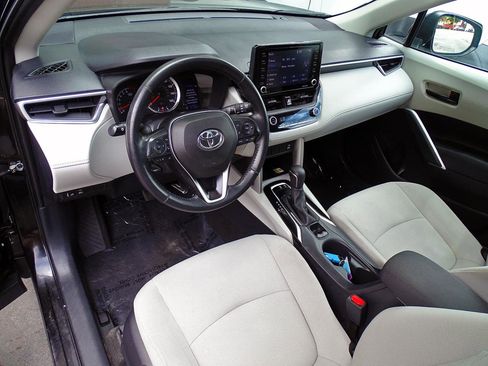 Used 2022 Toyota Corolla Cross LE w/ Moonroof Package AWD/4WD image 25