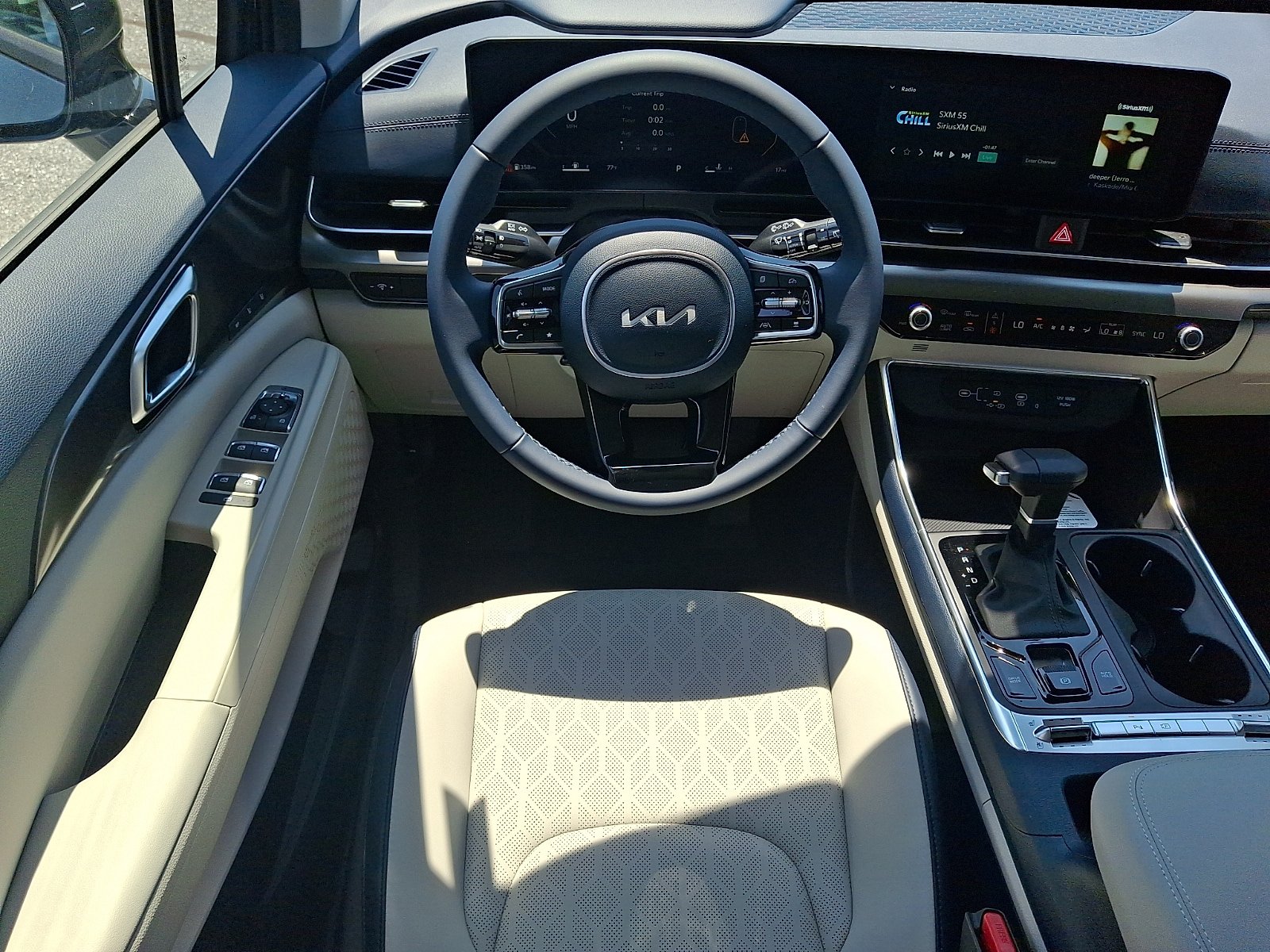 New 2026 Kia Carnival SX w/ SX Dark Edition Package FWD image 7