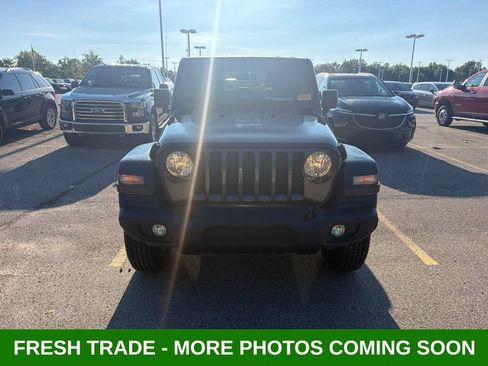 Used 2019 Jeep Wrangler Sport AWD/4WD image 3