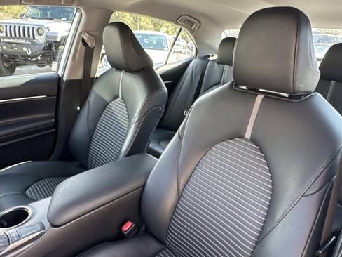 Used 2023 Toyota Camry SE image 11