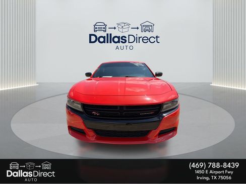 Used 2018 Dodge Charger SXT w/ Blacktop Package RWD image 3