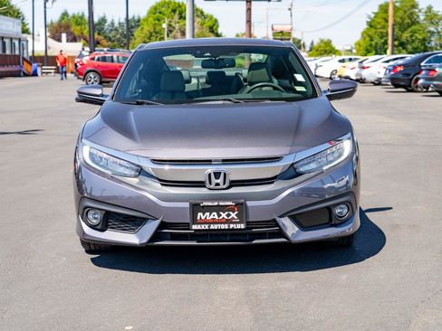 Used 2017 Honda Civic Touring image 3