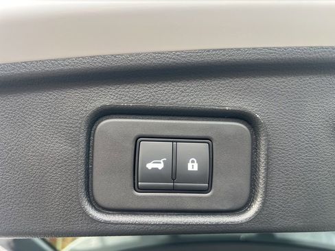 New 2025 Nissan Pathfinder SV image 24