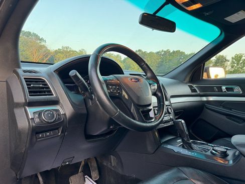 Used 2017 Ford Explorer XLT AWD/4WD image 14