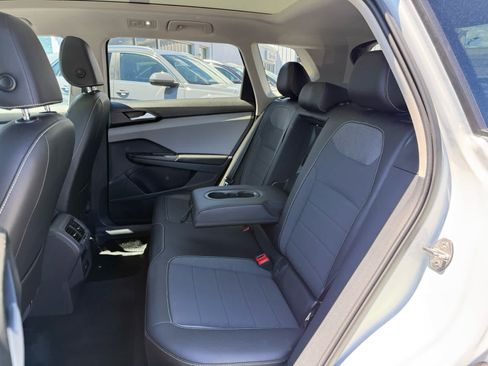 Used 2023 Volkswagen Taos SE w/ Panoramic Sunroof Package AWD/4WD image 16