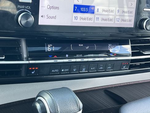 Used 2022 Toyota Sienna XLE image 20