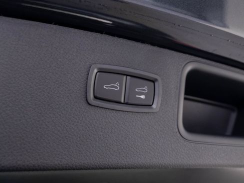 Certified 2026 Porsche Macan AWD/4WD image 32