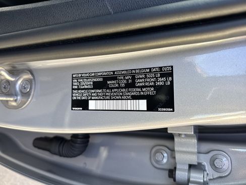 Used 2025 Volvo XC40 B5 Core image 37