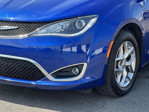 Used 2020 Chrysler Pacifica Limited image 8