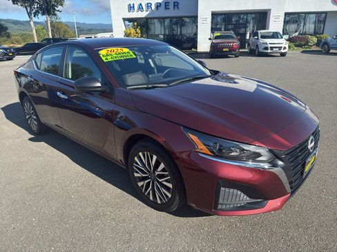 Used 2025 Nissan Altima 2.5 SV AWD/4WD image 8