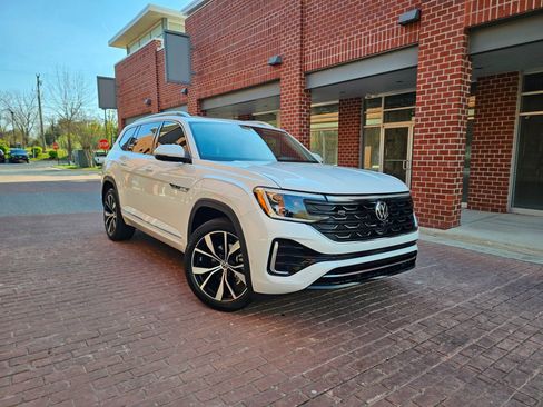 Used 2024 Volkswagen Atlas SEL Premium R-Line image 1