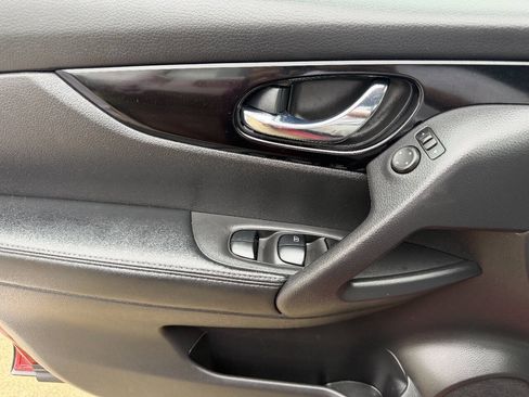 Used 2020 Nissan Rogue Sport SV FWD image 13