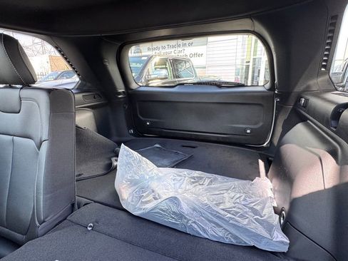 Used 2025 Jeep Grand Cherokee Limited w/ Luxury Tech Group II image 17