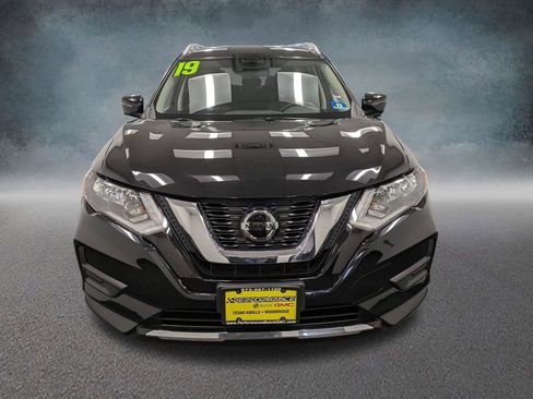 Used 2019 Nissan Rogue SV w/ Premium Package AWD/4WD image 2