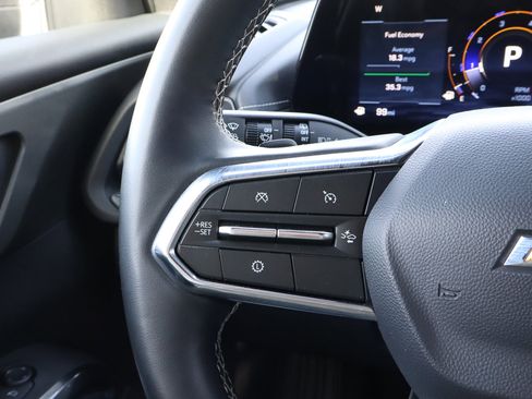 Used 2025 Chevrolet Traverse LT image 30